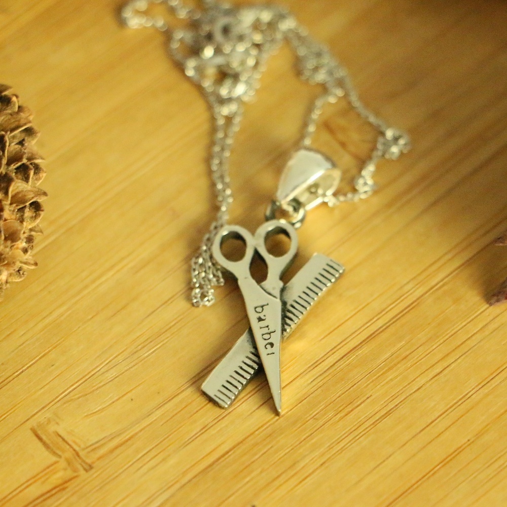 925 Sterling Silver comb & scissor Necklace - Picture 5 of 8